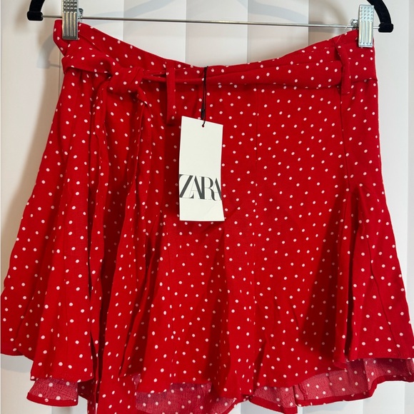 Zara Red skirt short, super comfortable and fabric with a 100%viscose - Picture 11 of 15